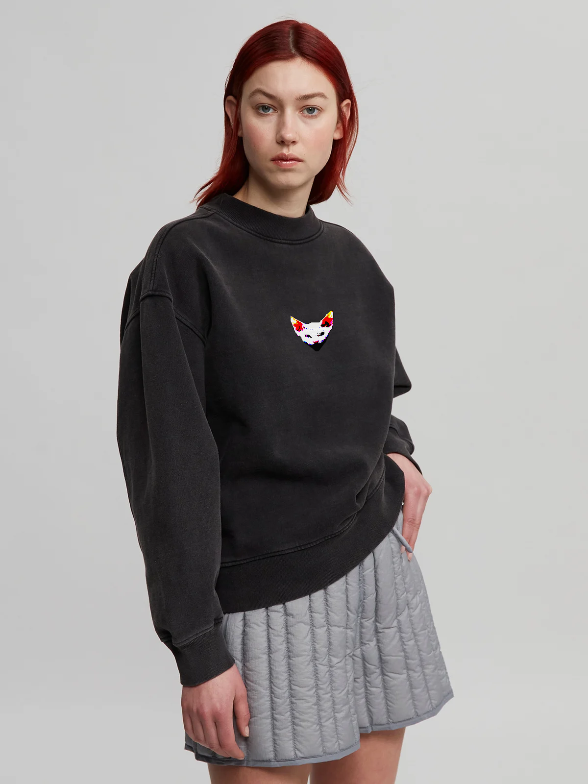 Woman wearing black Crewneck